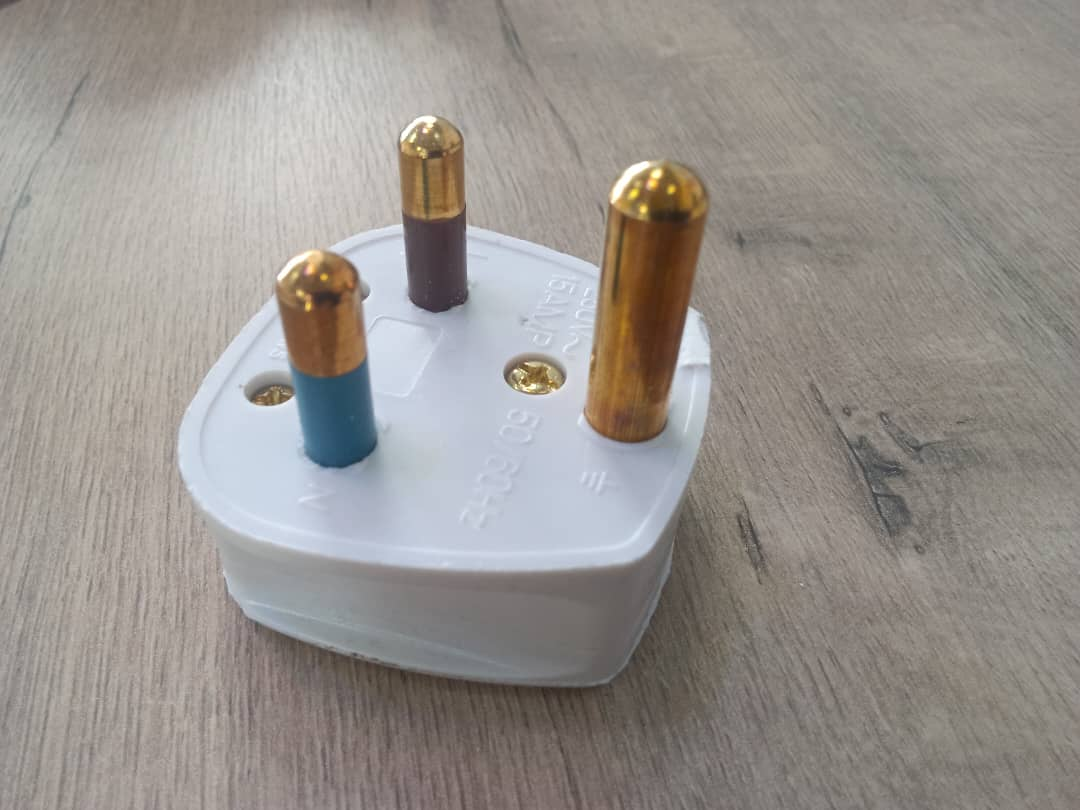15AMP 3 Pin Plug Top